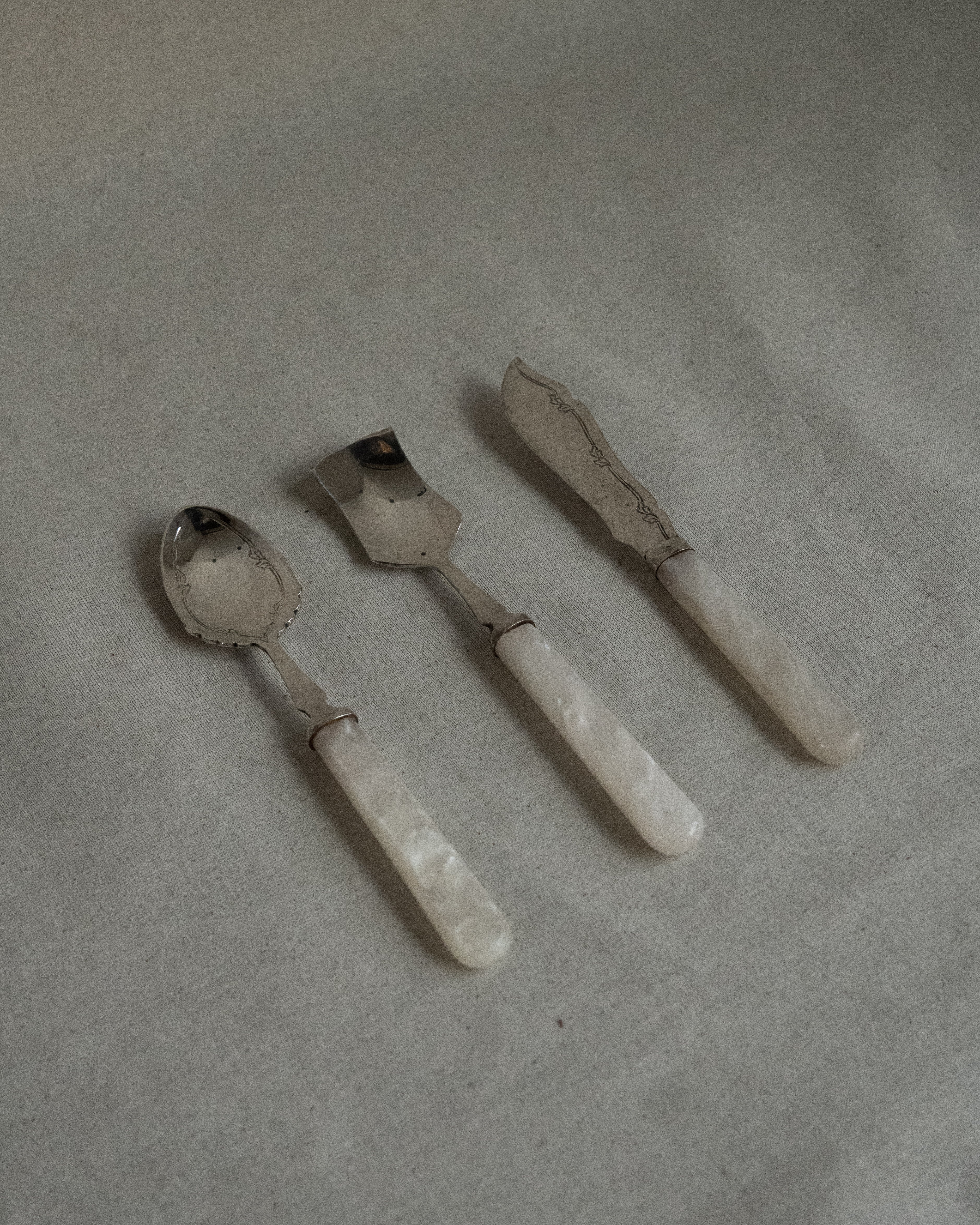 Set of 3 cutlery with Mother of Pearl handles