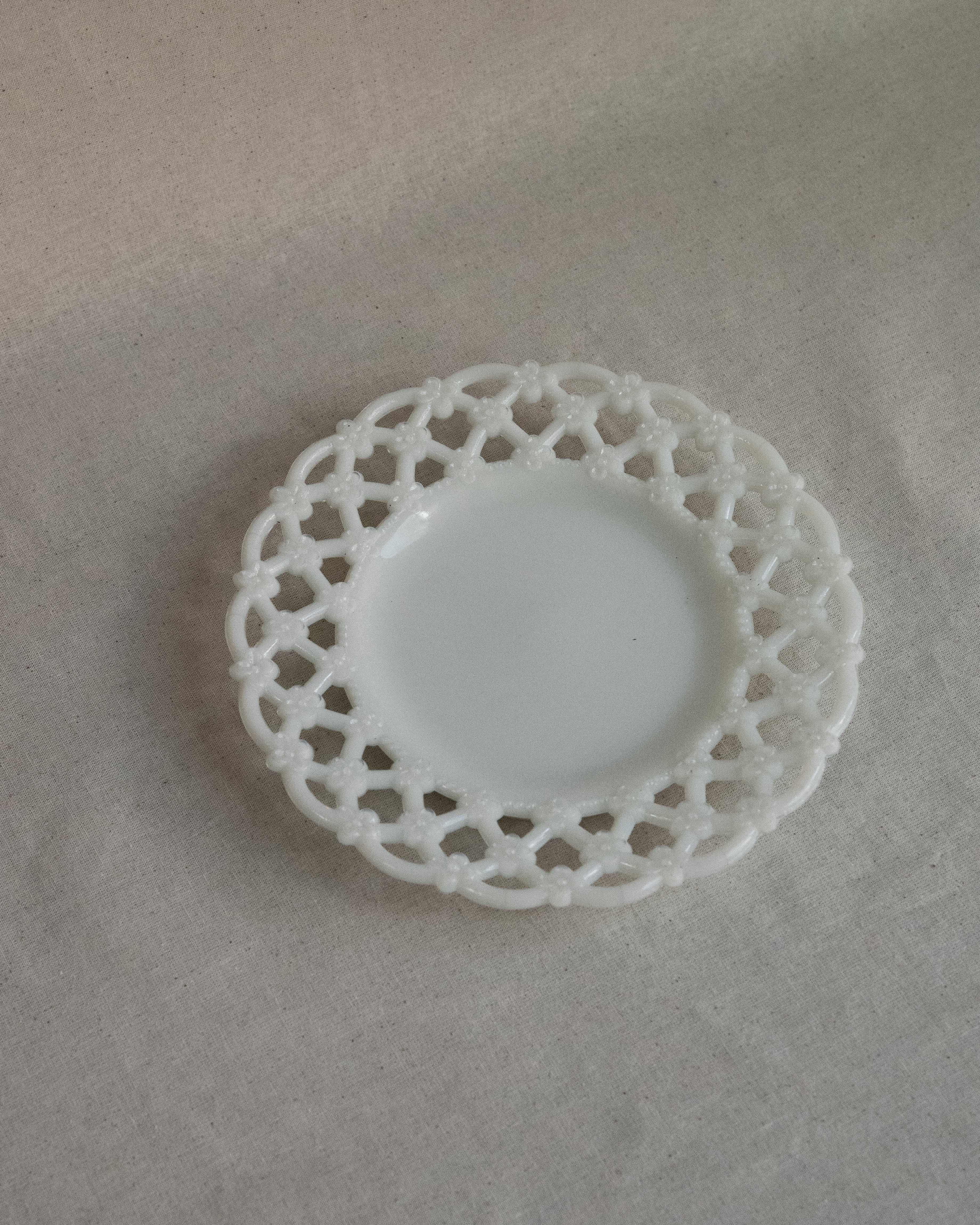 Portieux Vallerysthal french milk glass plate