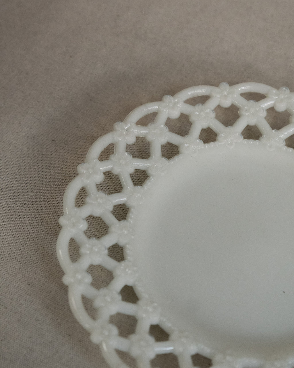 Portieux Vallerysthal french milk glass plate