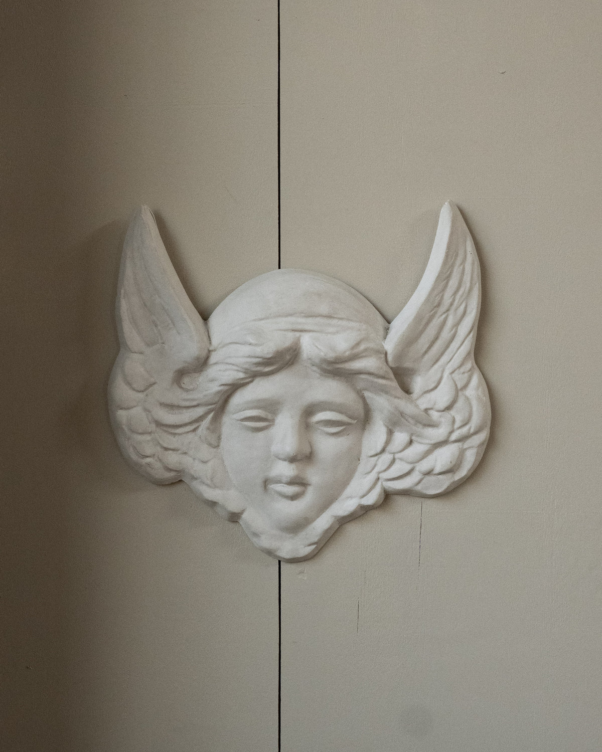 Angel plaster wall hanging