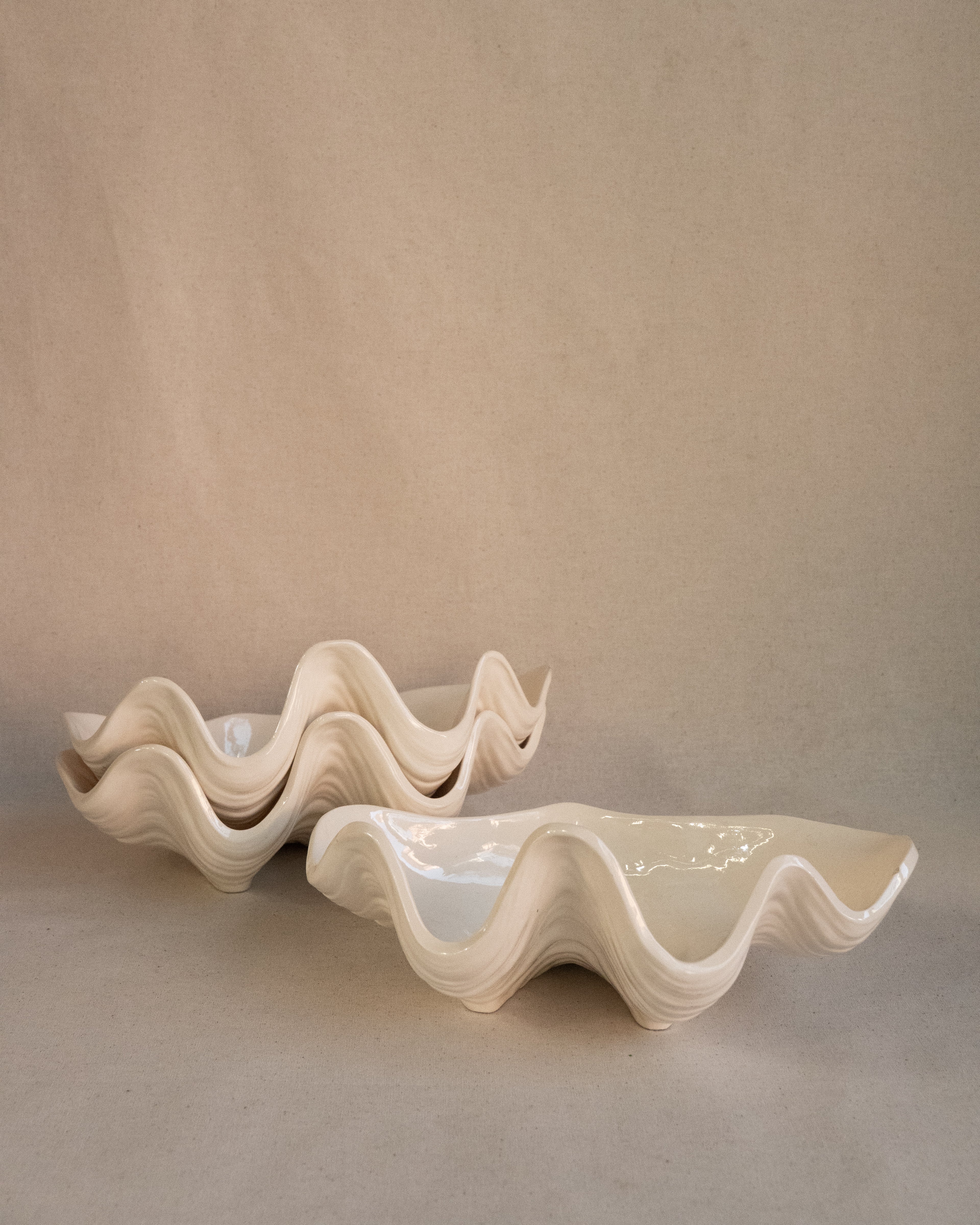 White ceramic clam shell dish