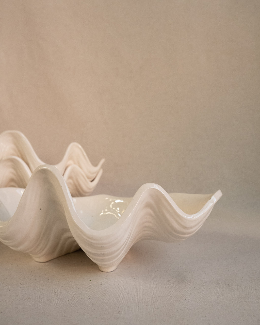 White ceramic clam shell dish