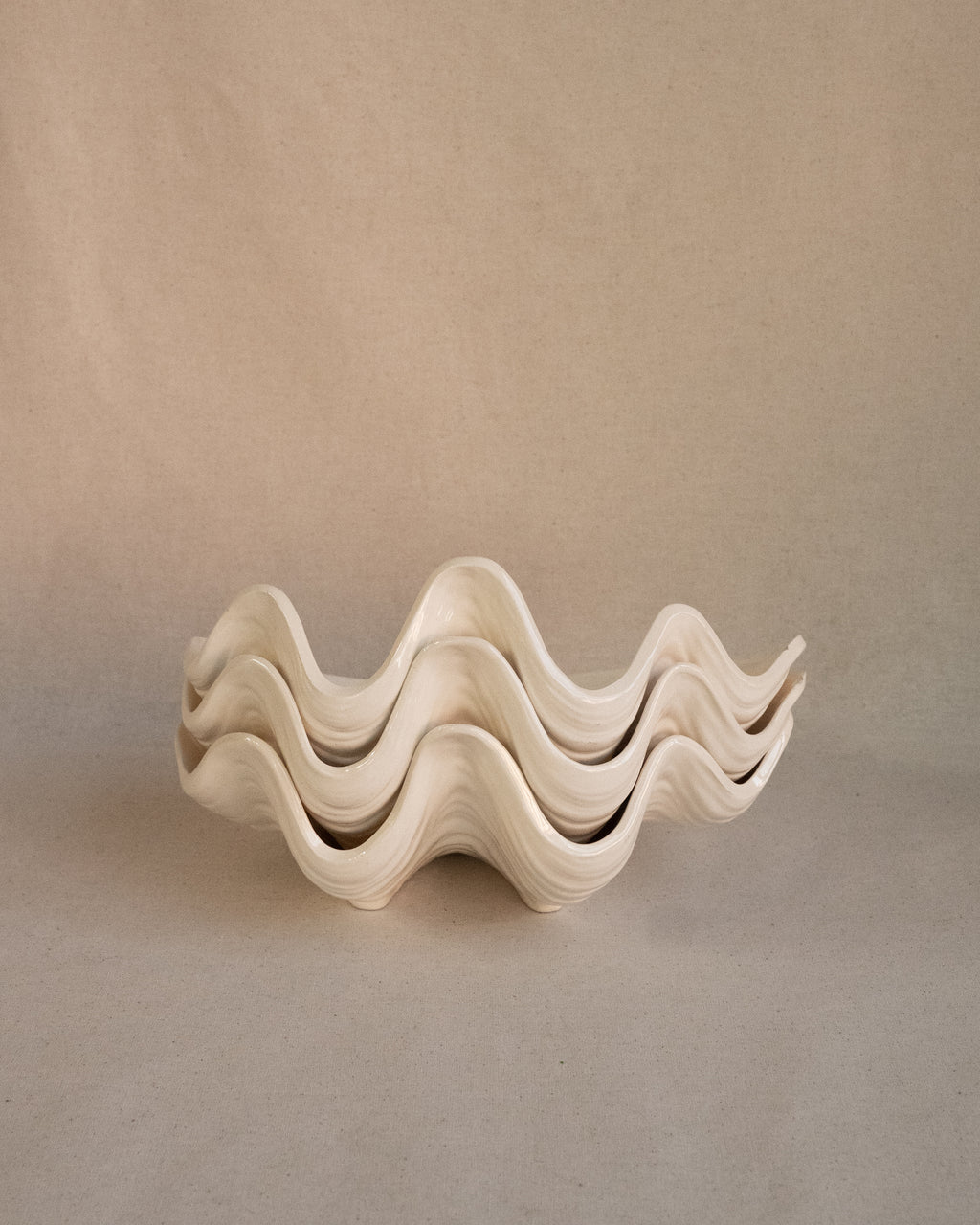 White ceramic clam shell dish