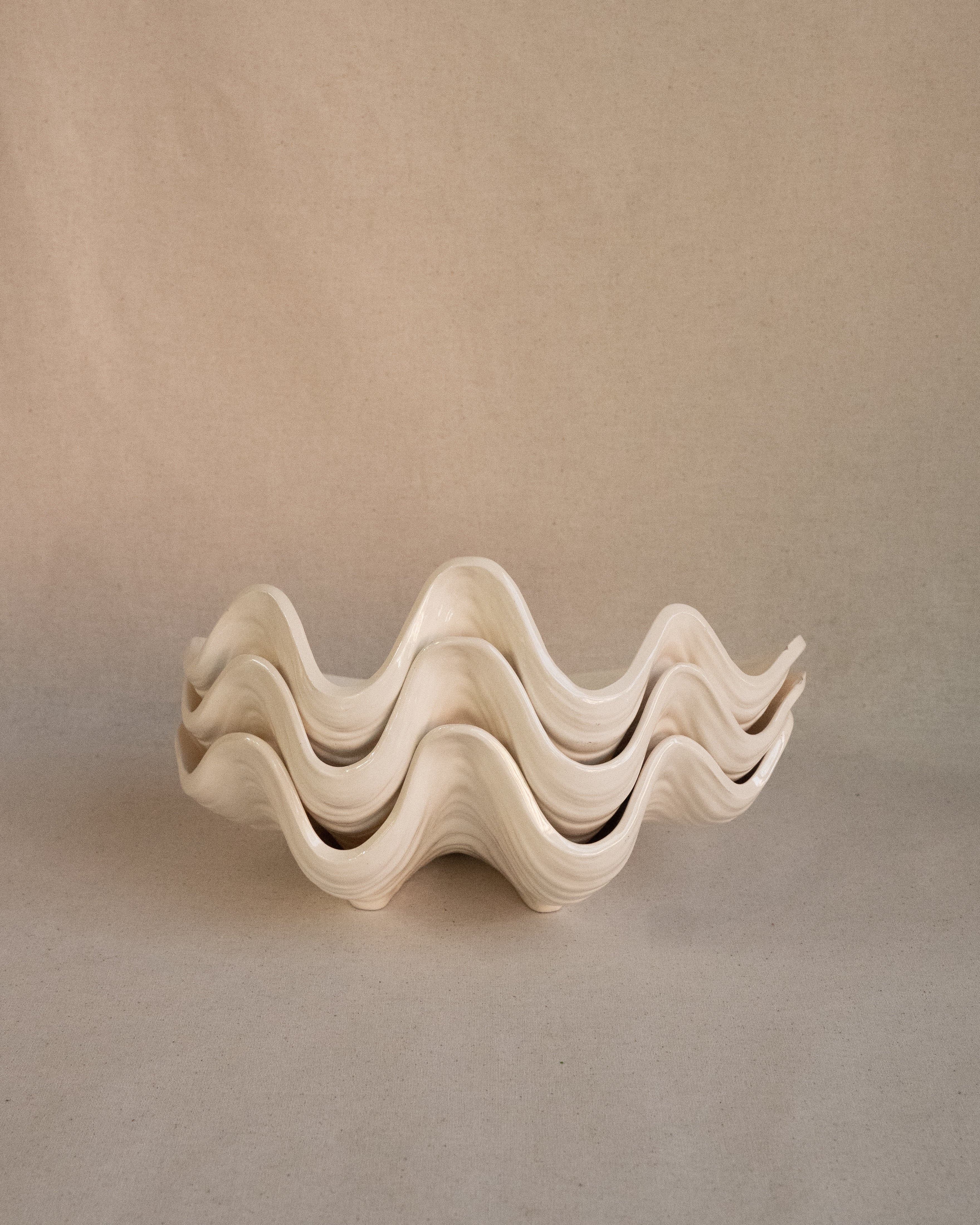 White ceramic clam shell dish