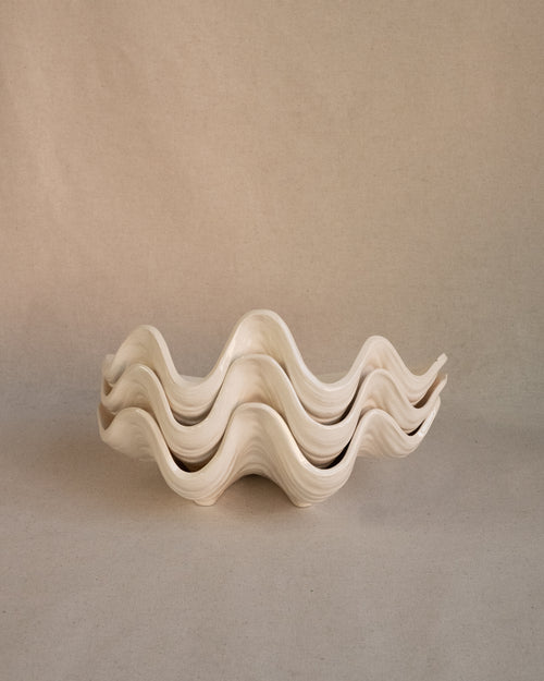 White ceramic clam shell dish