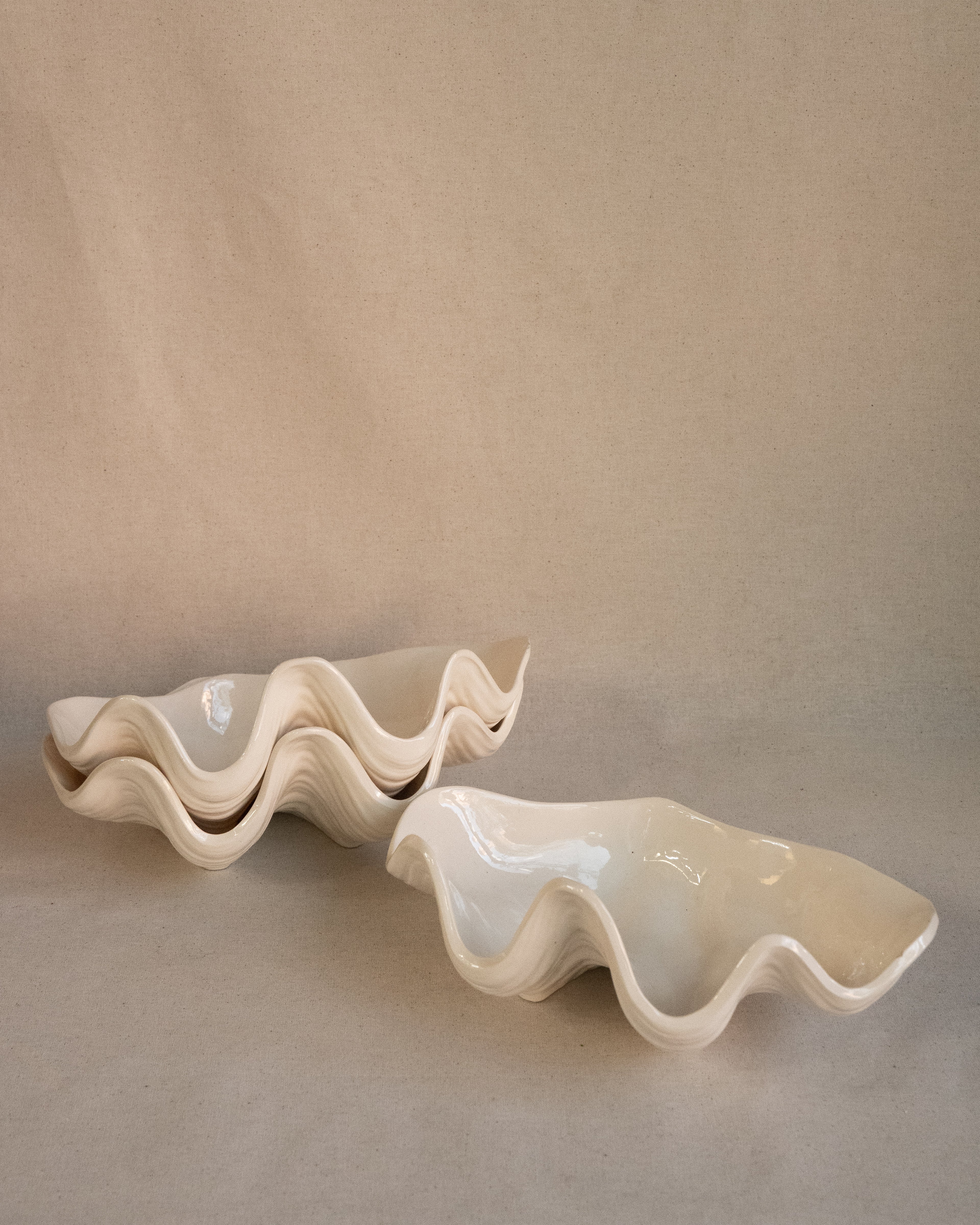 White ceramic clam shell dish