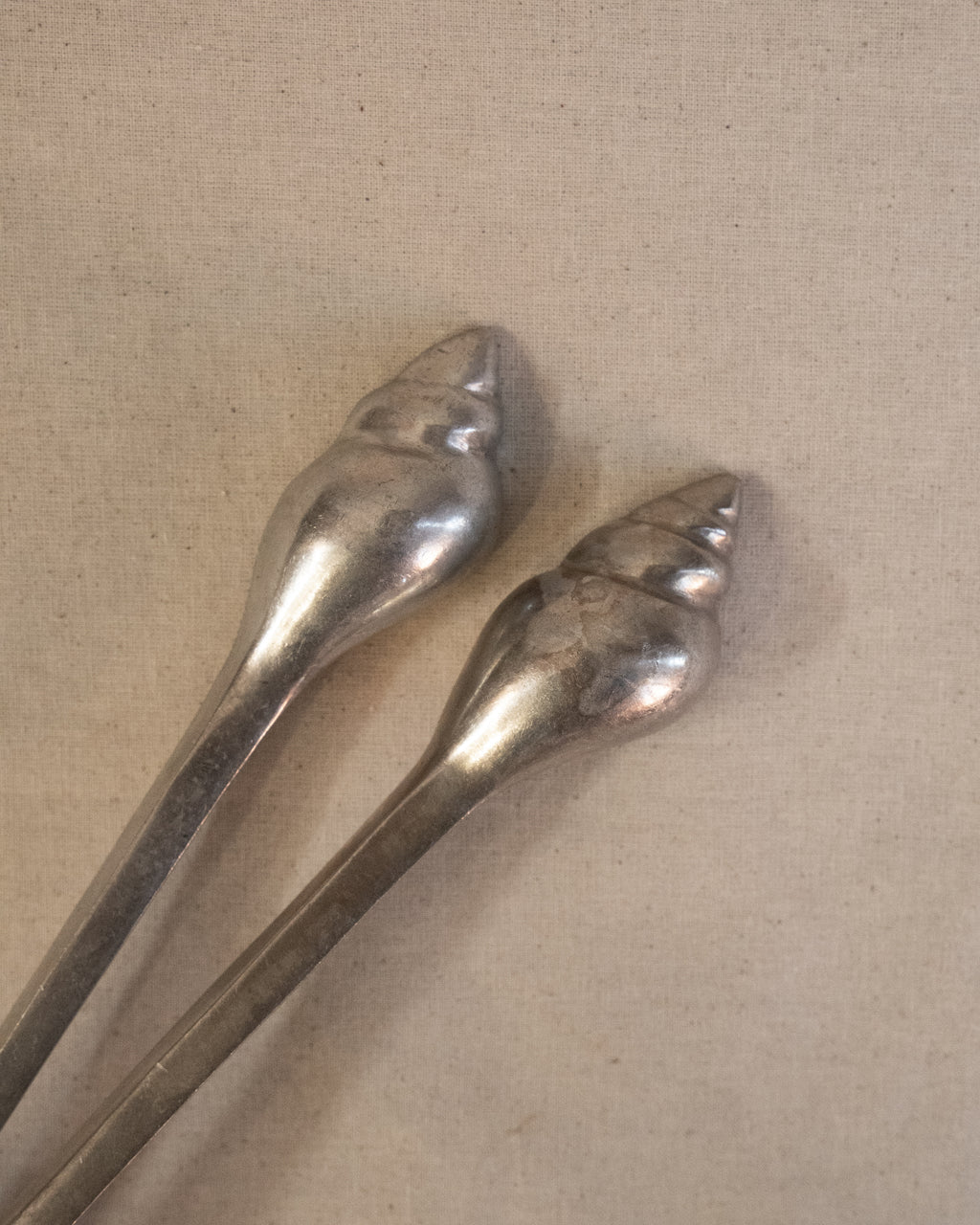 Aluminum salad servers with shell handles