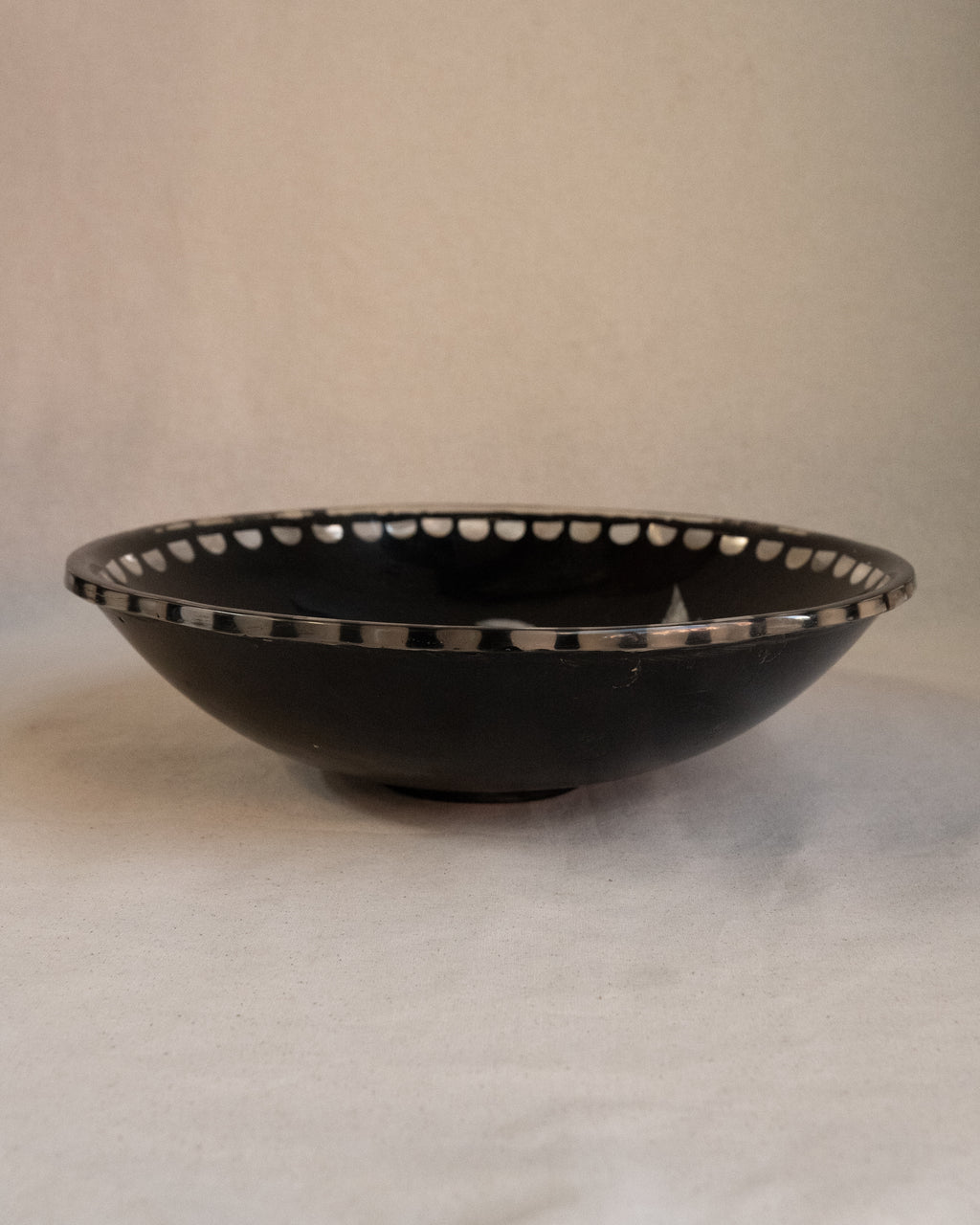 Bowl with mother of pearl inlay