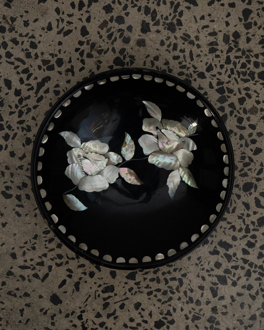 Bowl with mother of pearl inlay