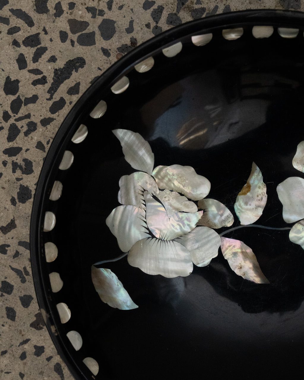 Bowl with mother of pearl inlay
