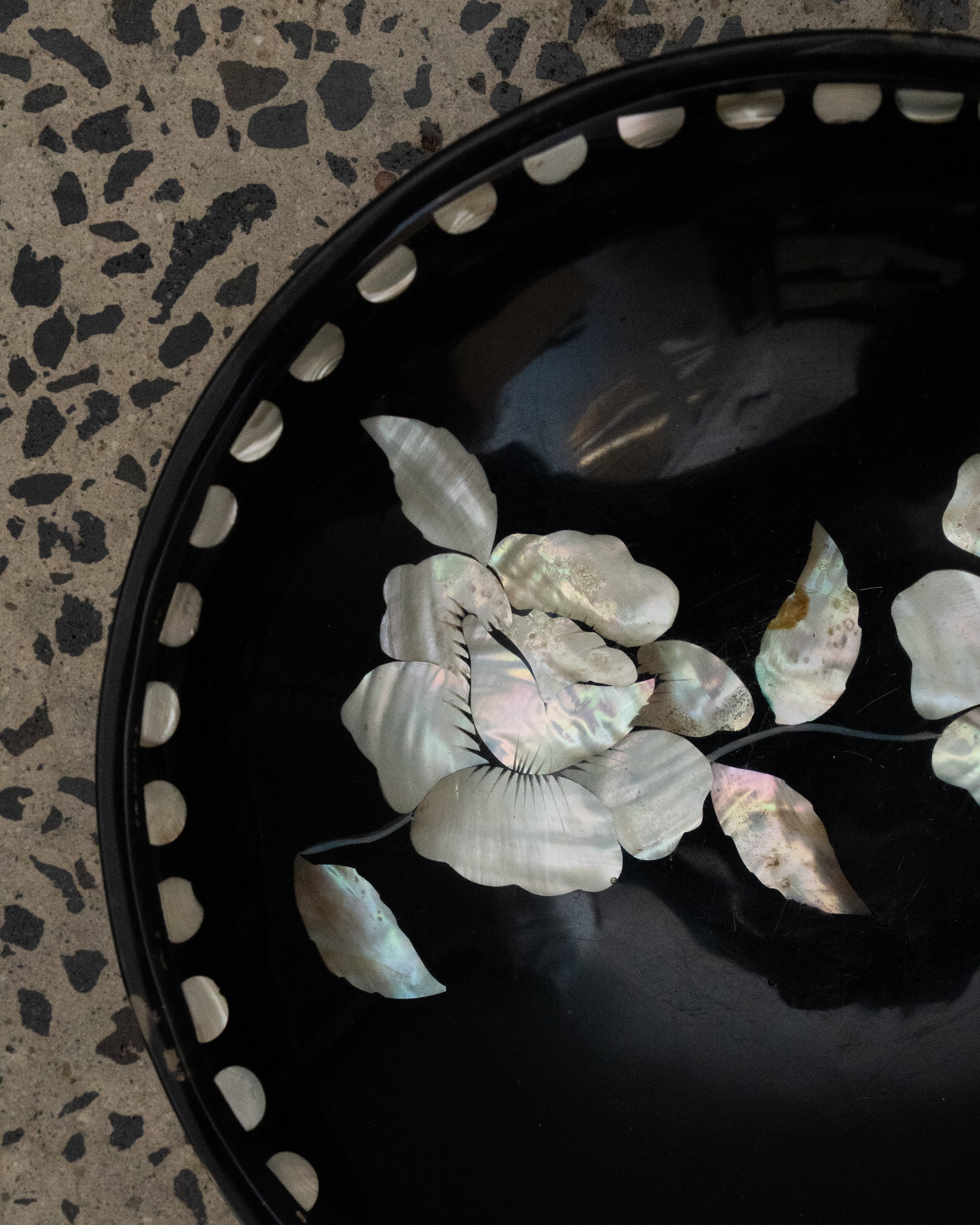 Bowl with mother of pearl inlay