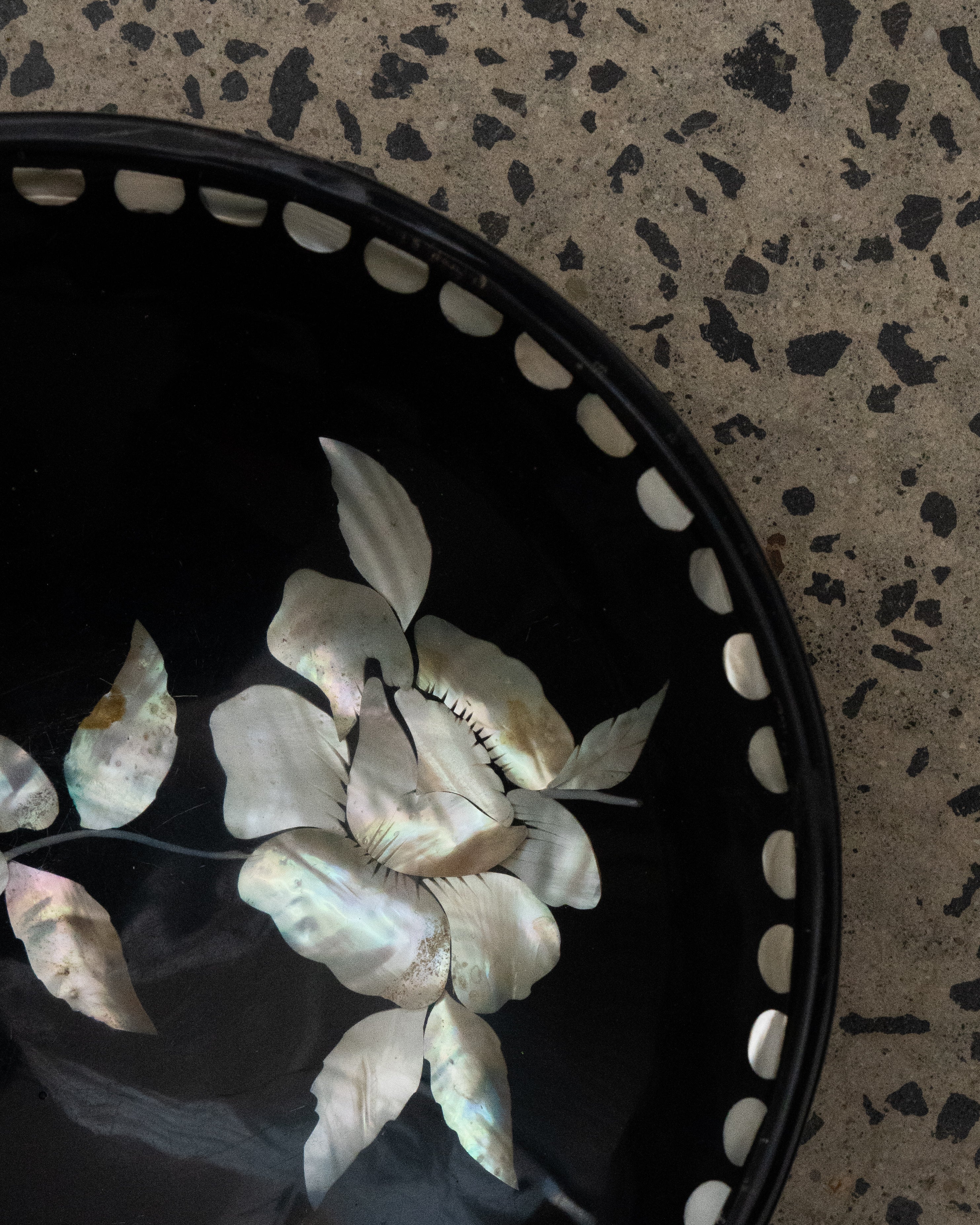Bowl with mother of pearl inlay