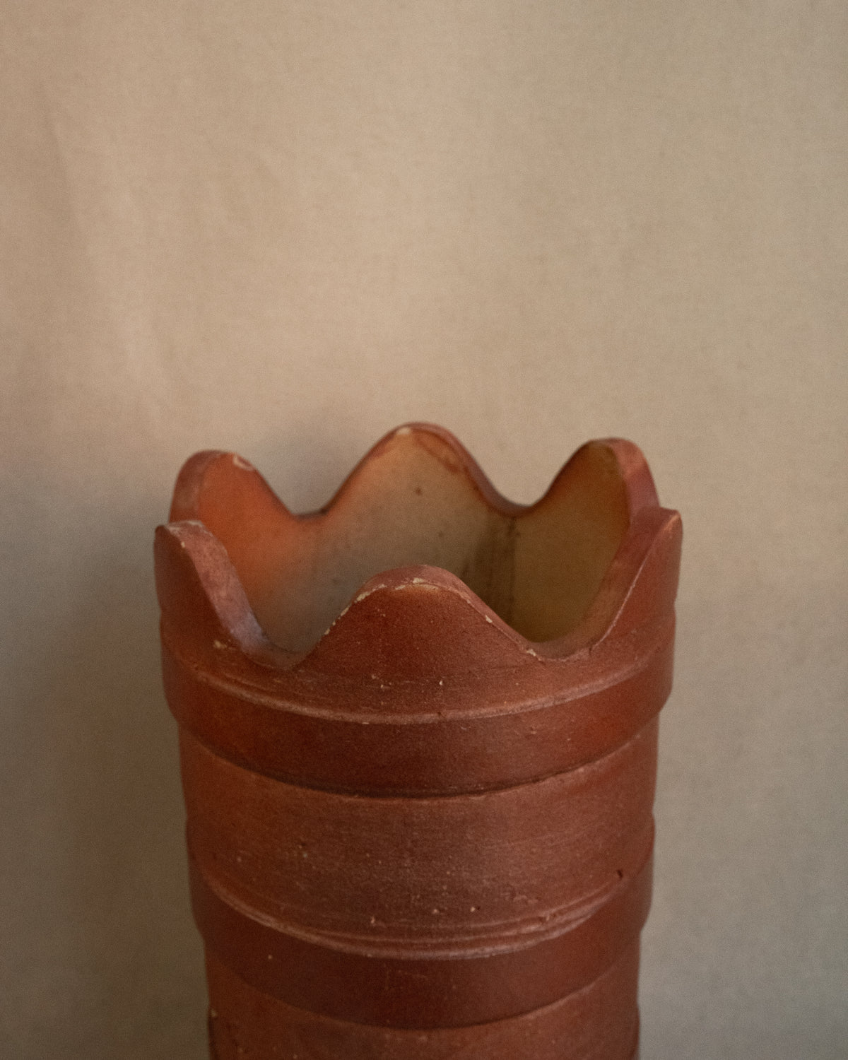 Wavy ceramic planter pot with terracotta finish