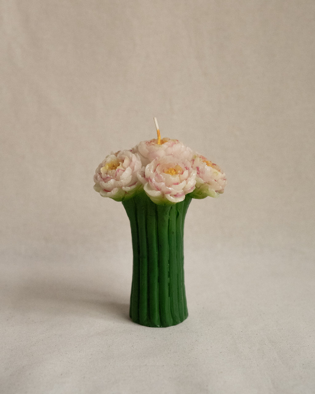 Bouquet of white and pink peonies candle
