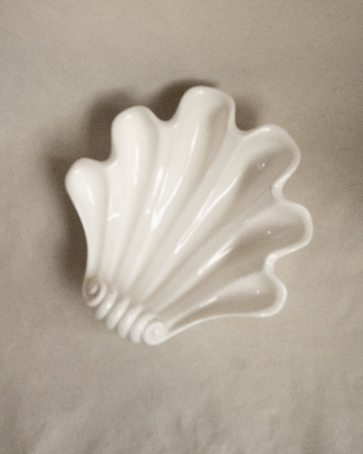 French white ceramic clam shell bowl