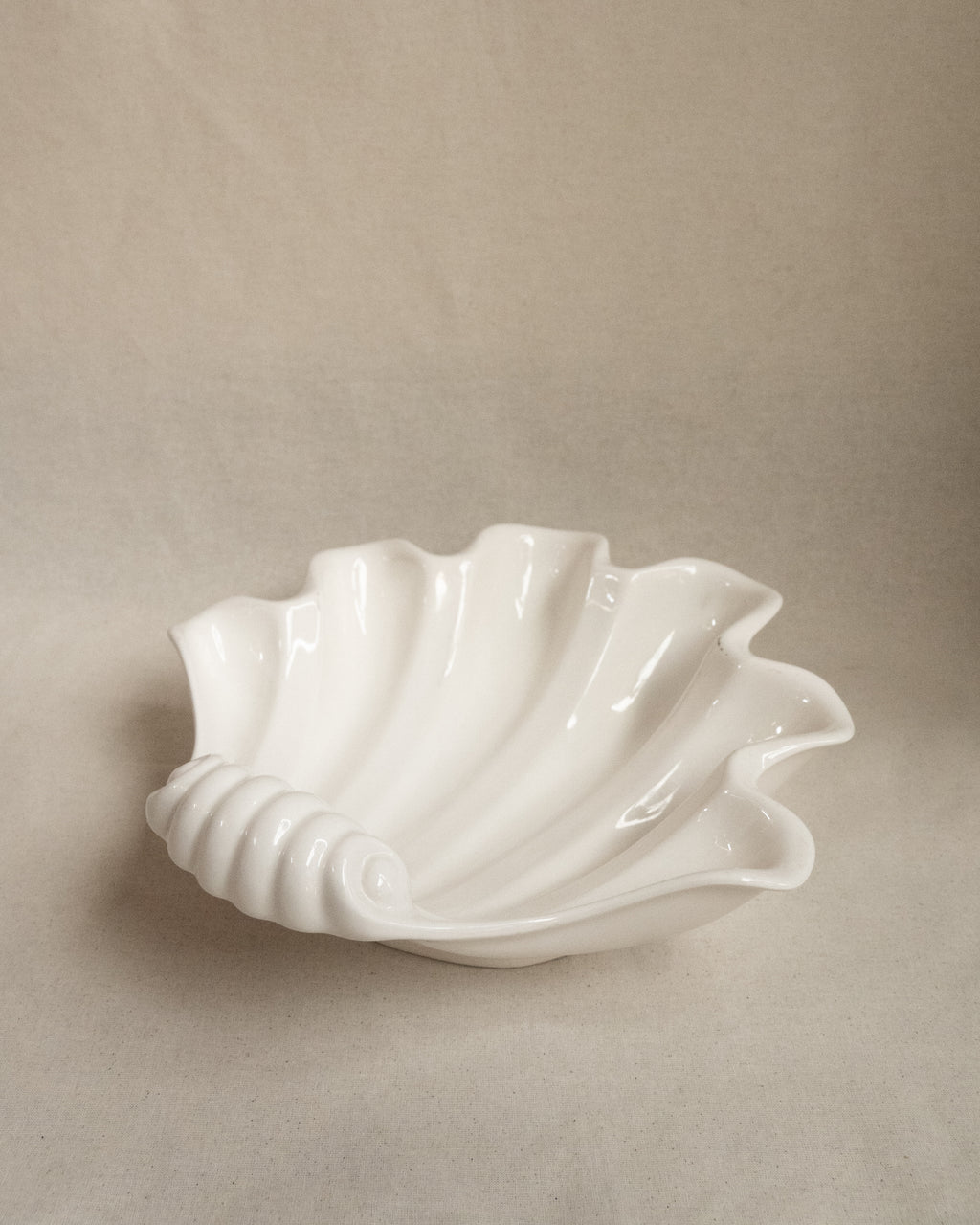French white ceramic clam shell bowl