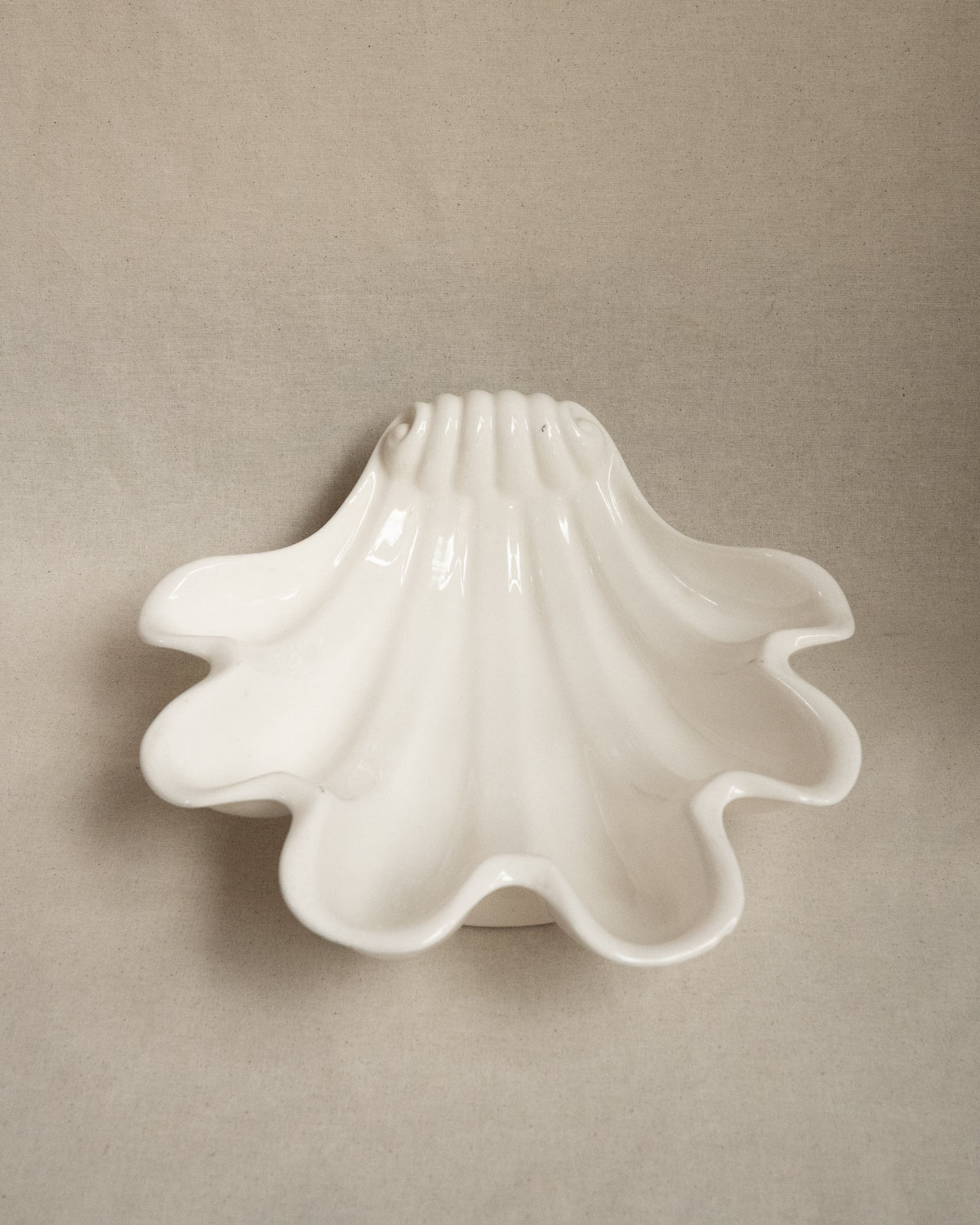 French white ceramic clam shell bowl