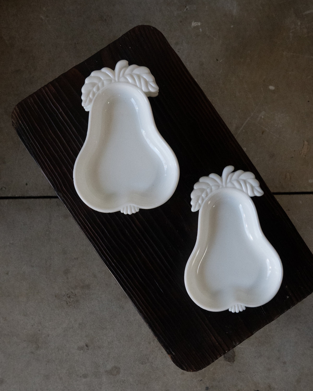 Pear white glass plate