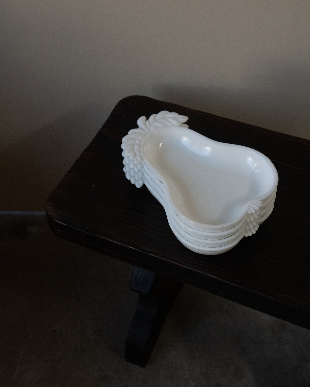 Pear white glass plate
