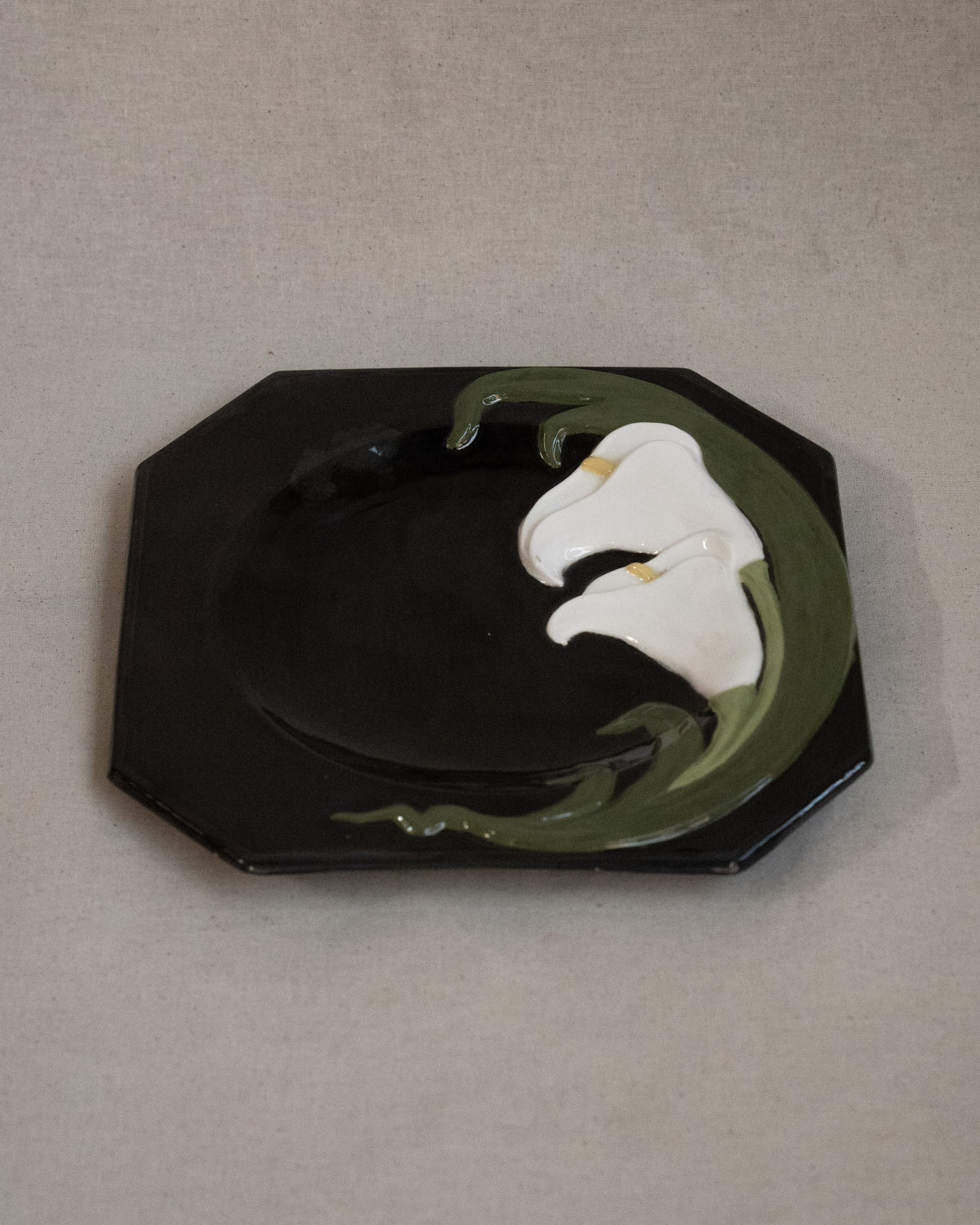 Calla Lily ceramic plate, engraved "Lee-Anne 91"