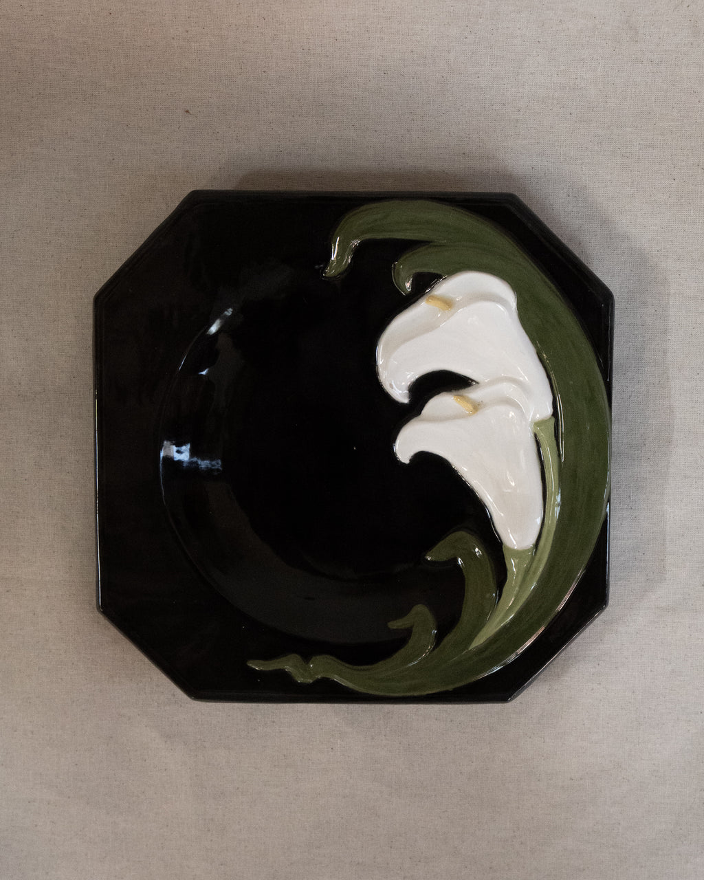 Calla Lily ceramic plate, engraved "Lee-Anne 91"