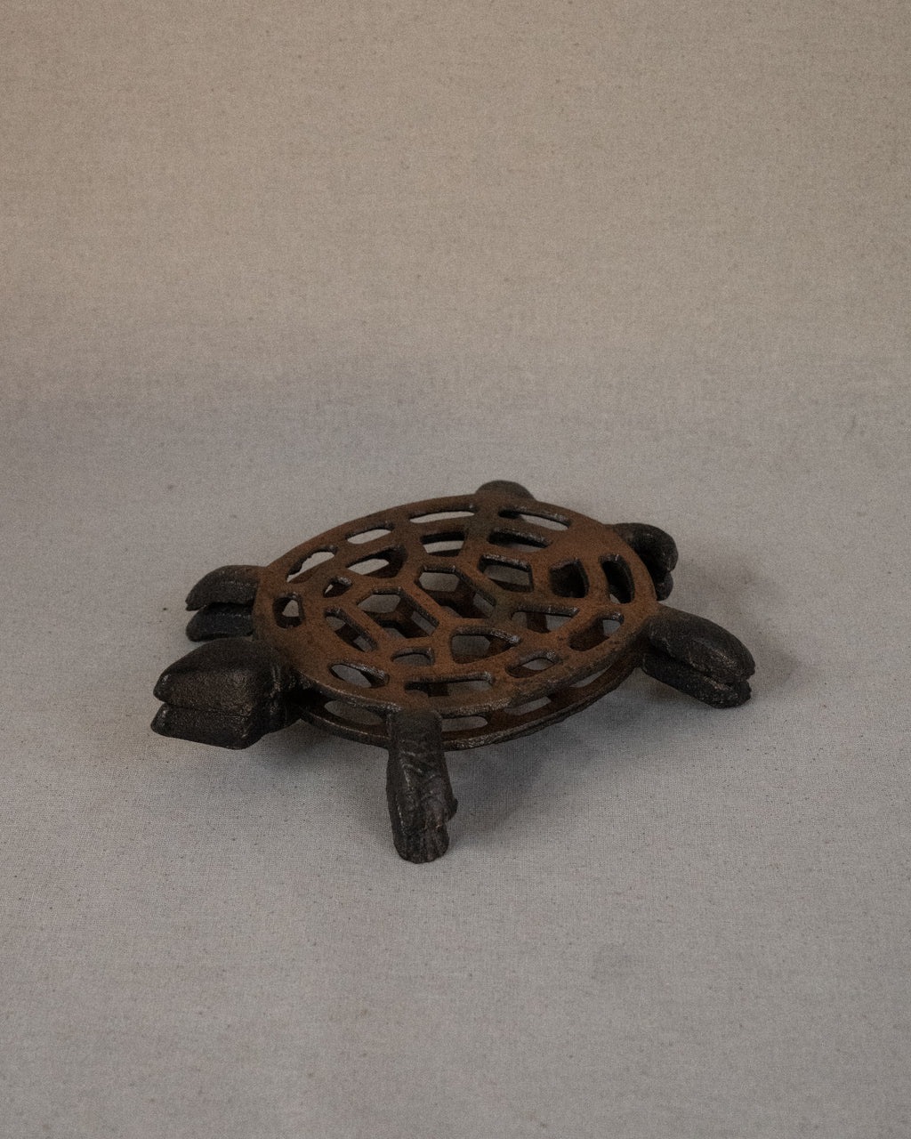 Metal tortoise trivet