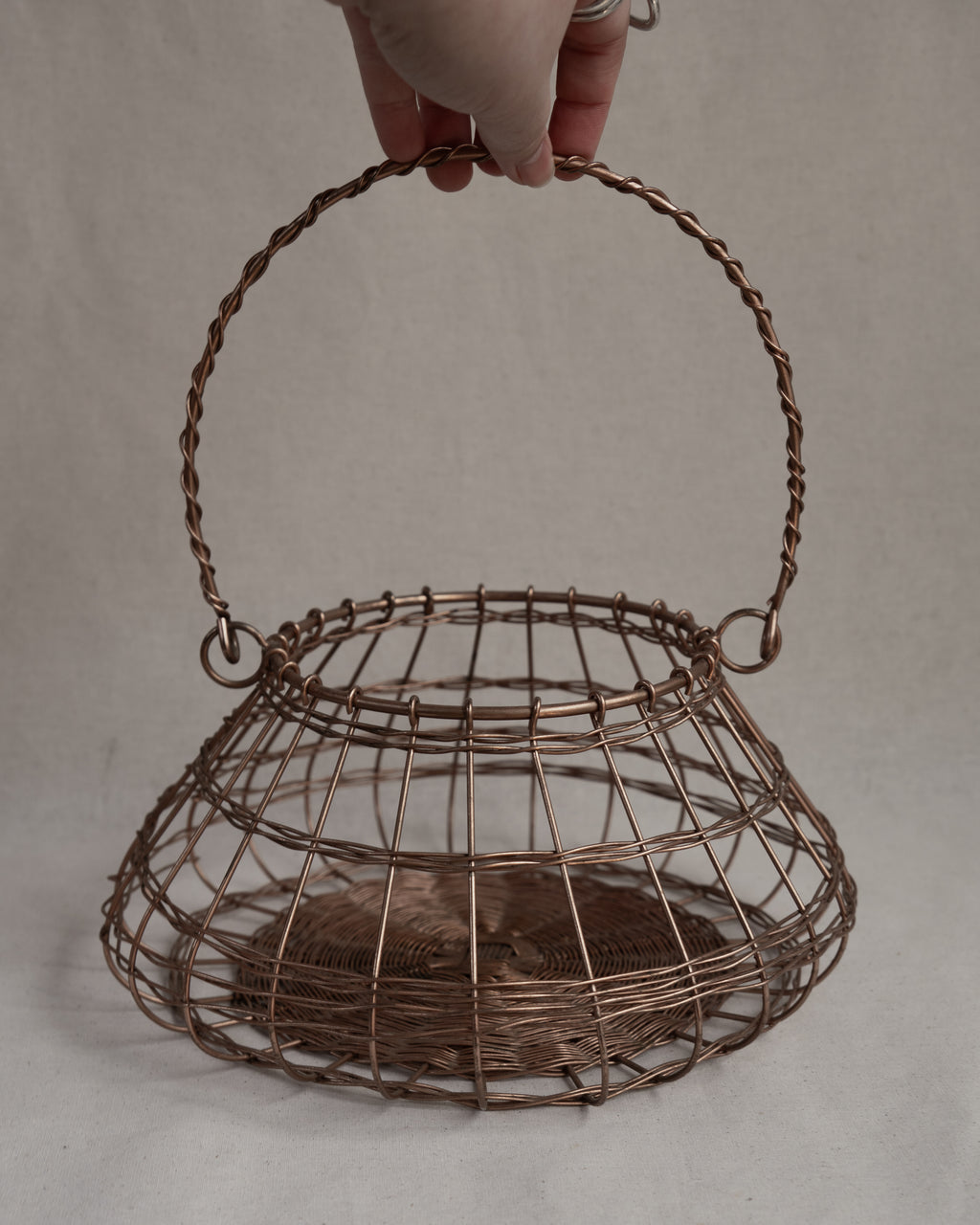Copper wire basket with handle