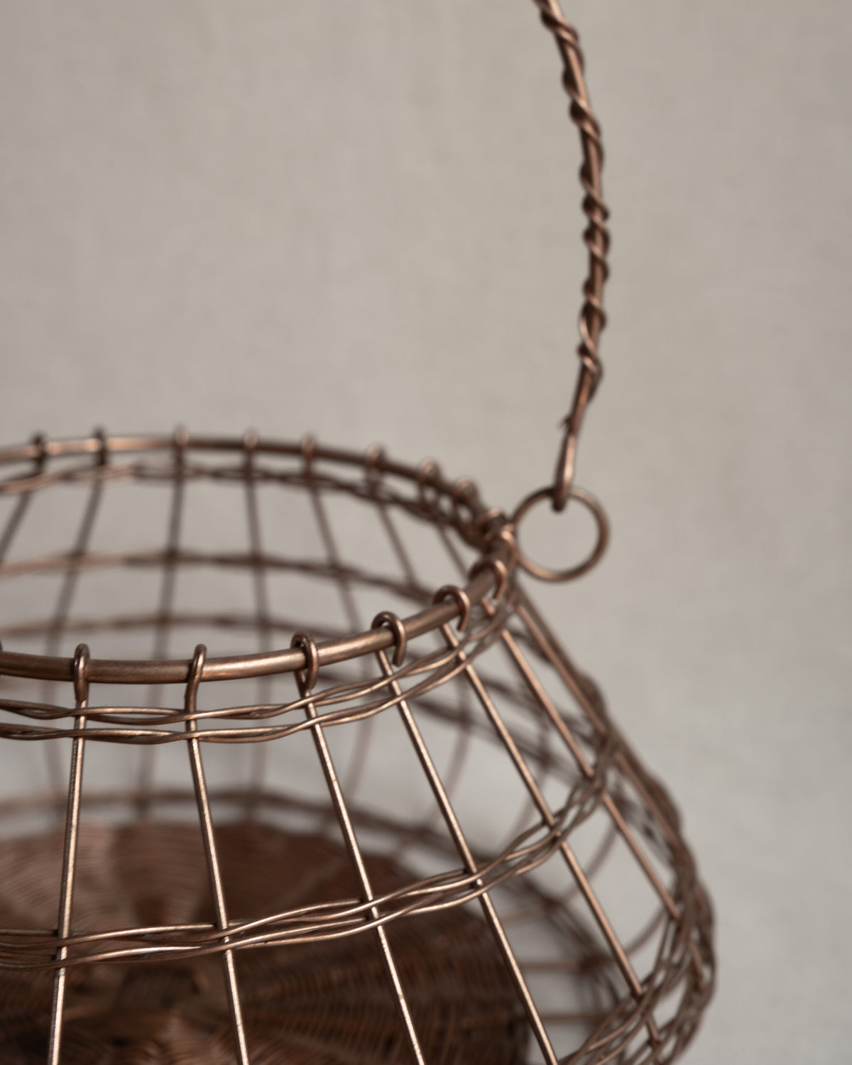 Copper wire basket with handle