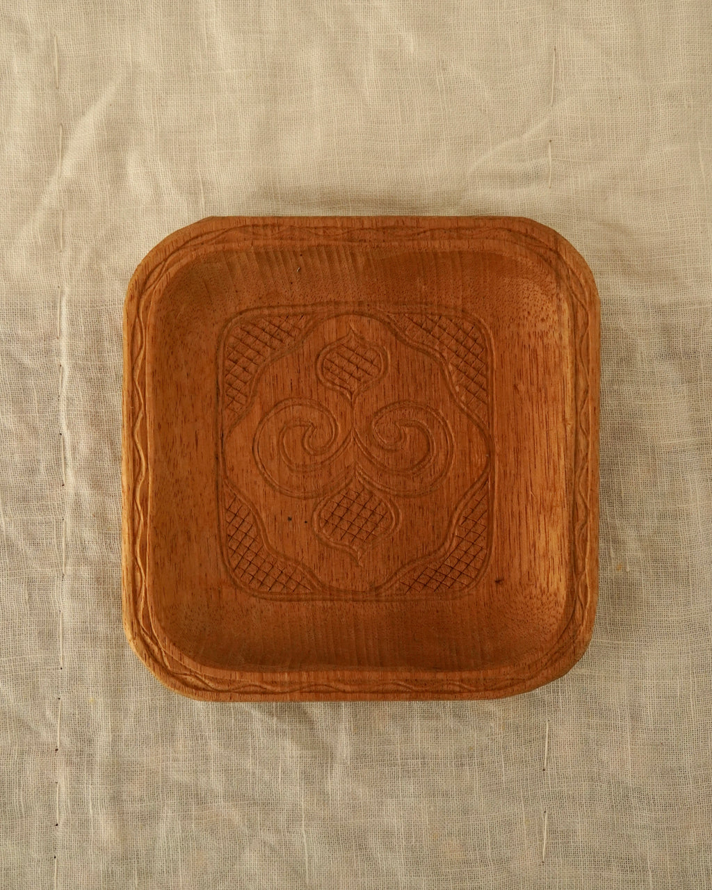 Nibutani-ita japanese carved wood trinket dish