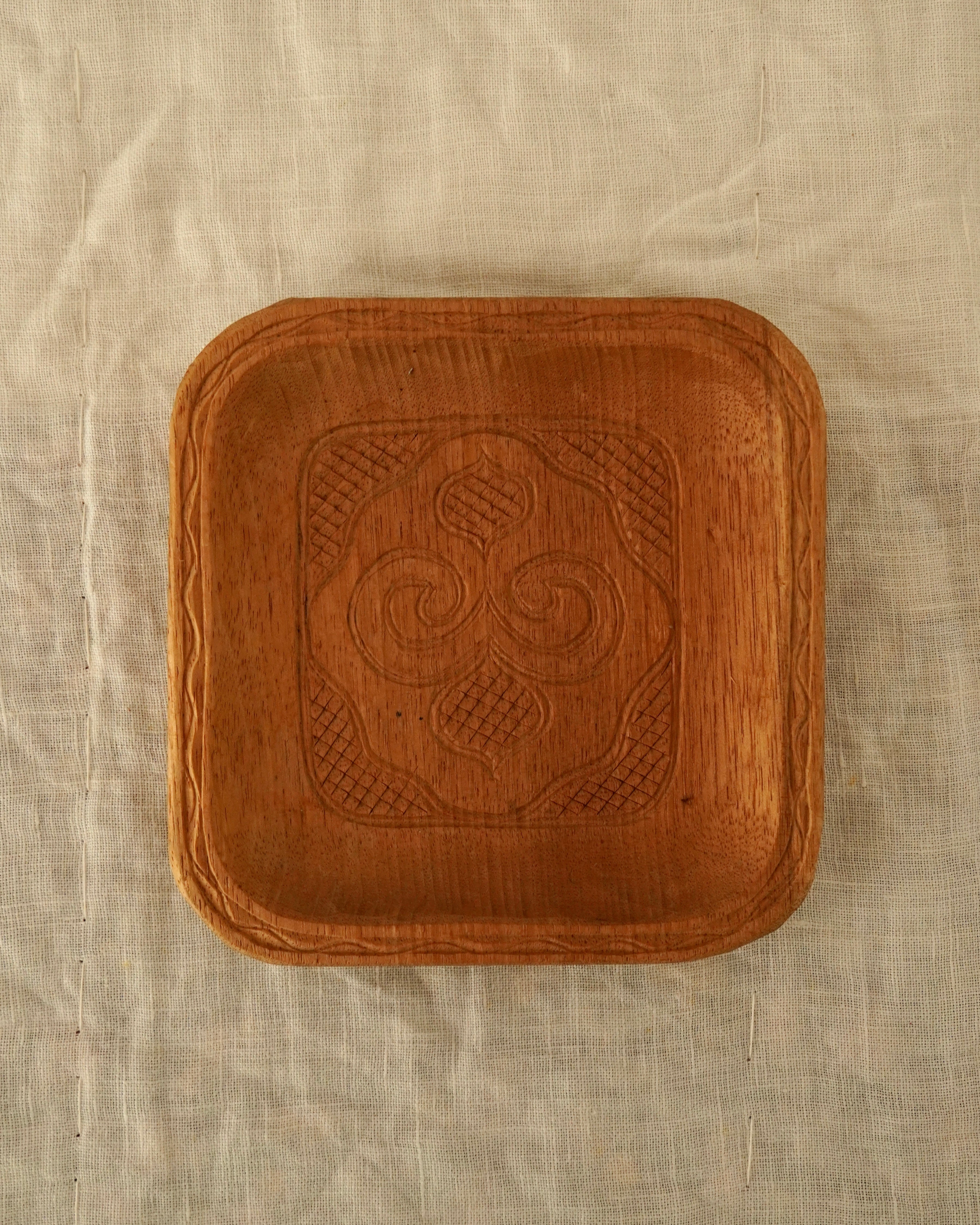 Nibutani-ita japanese carved wood trinket dish