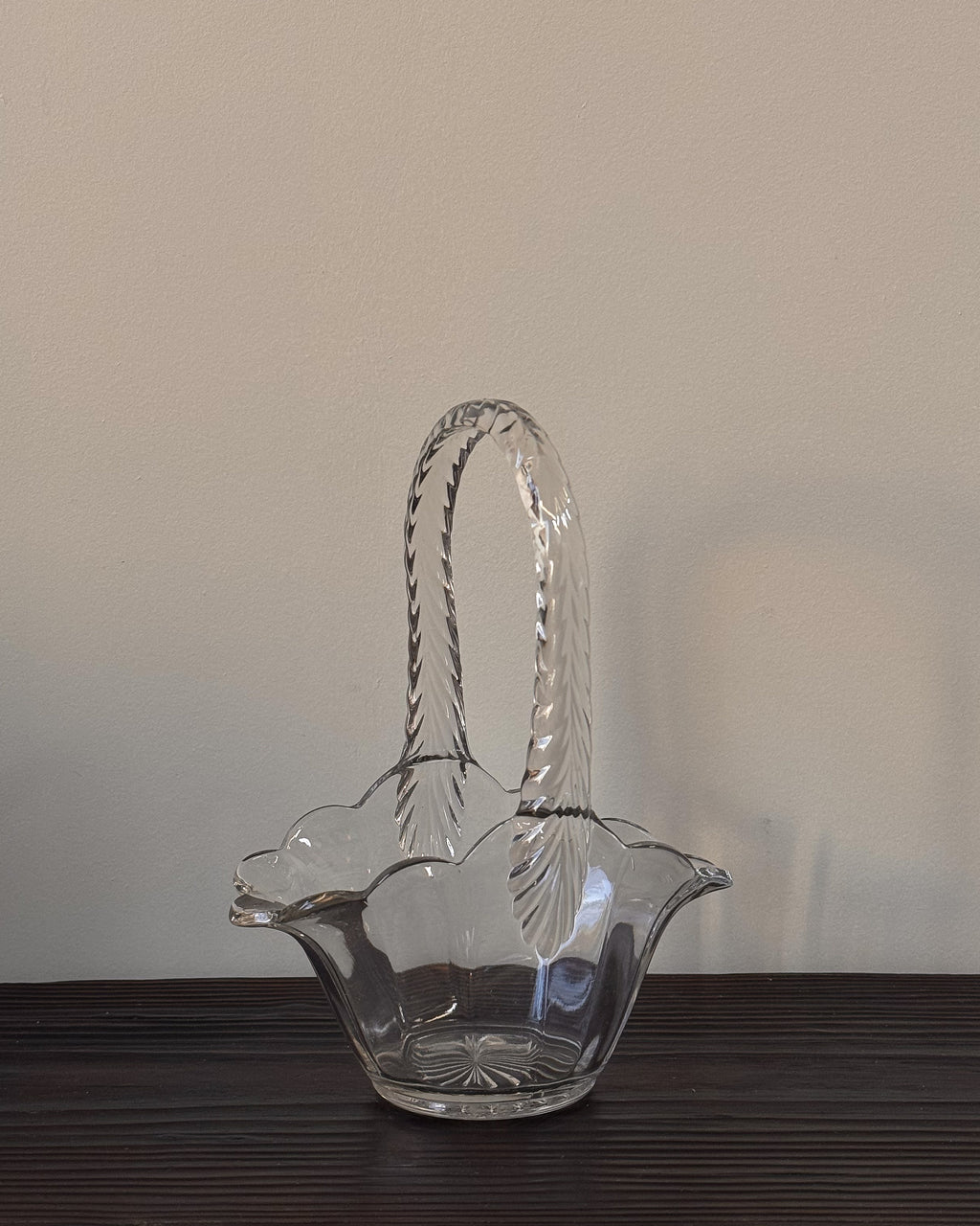 Glass basket with handle