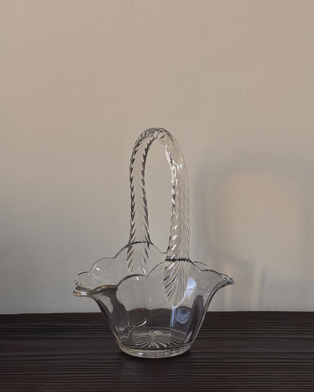 Glass basket with handle