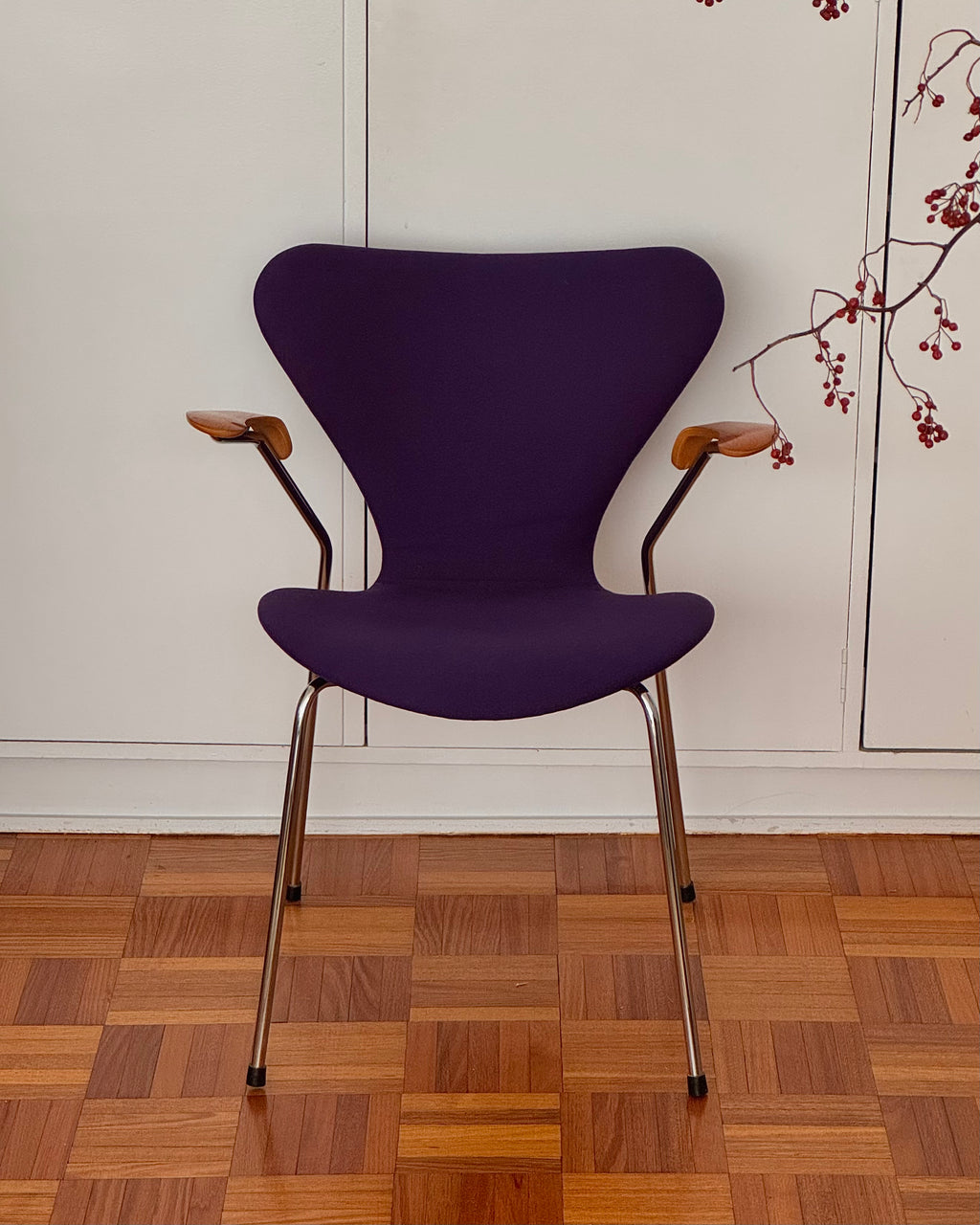 Arne Jacobsen Syver chair in original purple wool upholstery and wooden armrests on chrome frame