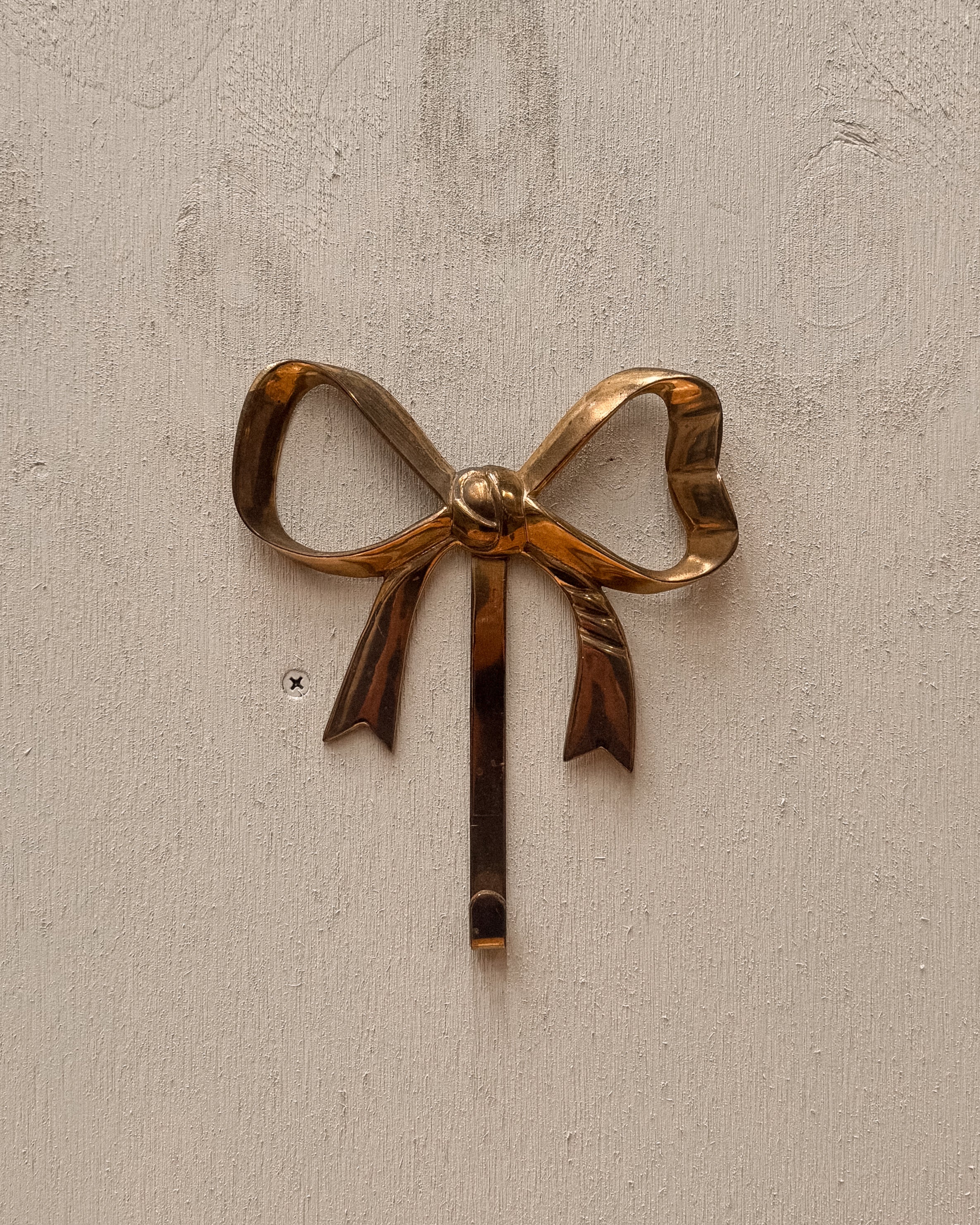 Brass bow hook